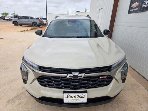 New 2026 Chevrolet Trax RS w/ Sunroof Package FWD image 5