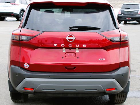 Used 2023 Nissan Rogue S image 5