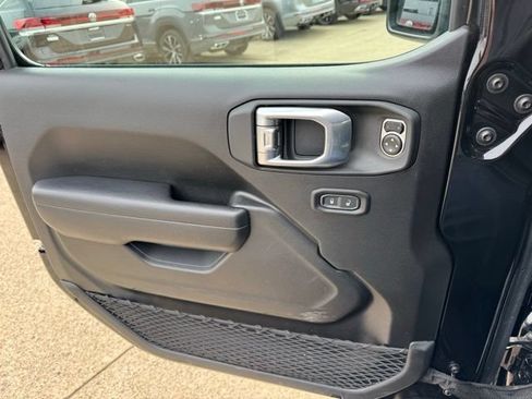 Used 2024 Jeep Wrangler Unlimited Rubicon AWD/4WD image 41