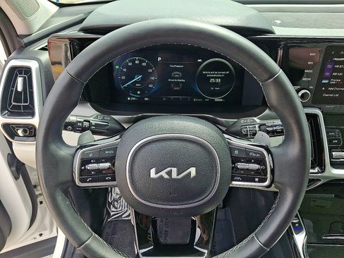 Certified 2023 Kia Sorento SX Prestige w/ Panoramic Sunroof Package AWD/4WD image 18
