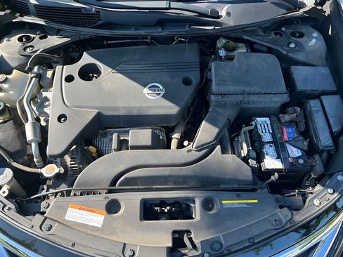 Used 2015 Nissan Altima 2.5 SL w/ Moonroof Package FWD image 9