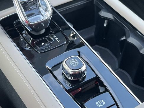 Used 2025 Volvo XC90 T8 Plus w/ Protection Package Premier image 37