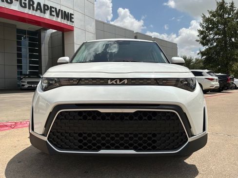 Used 2025 Kia Soul LX w/ LX Technology Package FWD image 3
