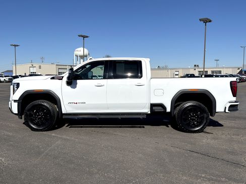Used 2024 GMC Sierra 2500 AT4 w/ Technology Package image 9