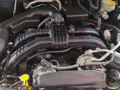 Used 2019 Subaru Crosstrek 2.0i Premium w/ Moonroof Package image 32