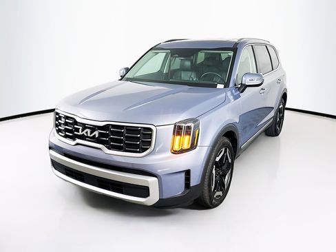 Used 2025 Kia Telluride S image 3