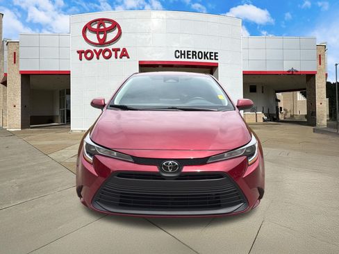 Used 2025 Toyota Corolla LE FWD image 2
