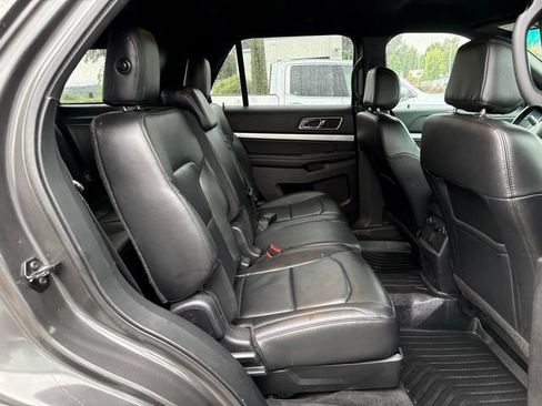 Used 2016 Ford Explorer XLT w/ Equipment Group 202A FWD image 7