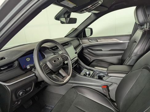 New 2026 Jeep Grand Cherokee Altitude RWD image 11