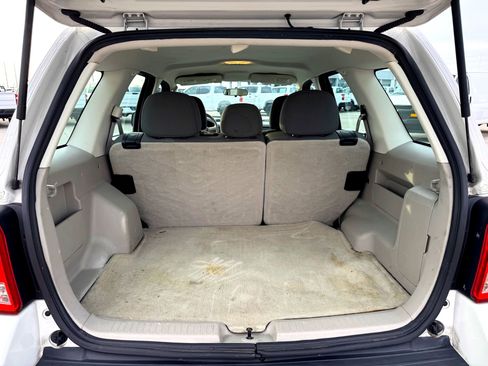 Used 2011 MAZDA Tribute i Sport image 8