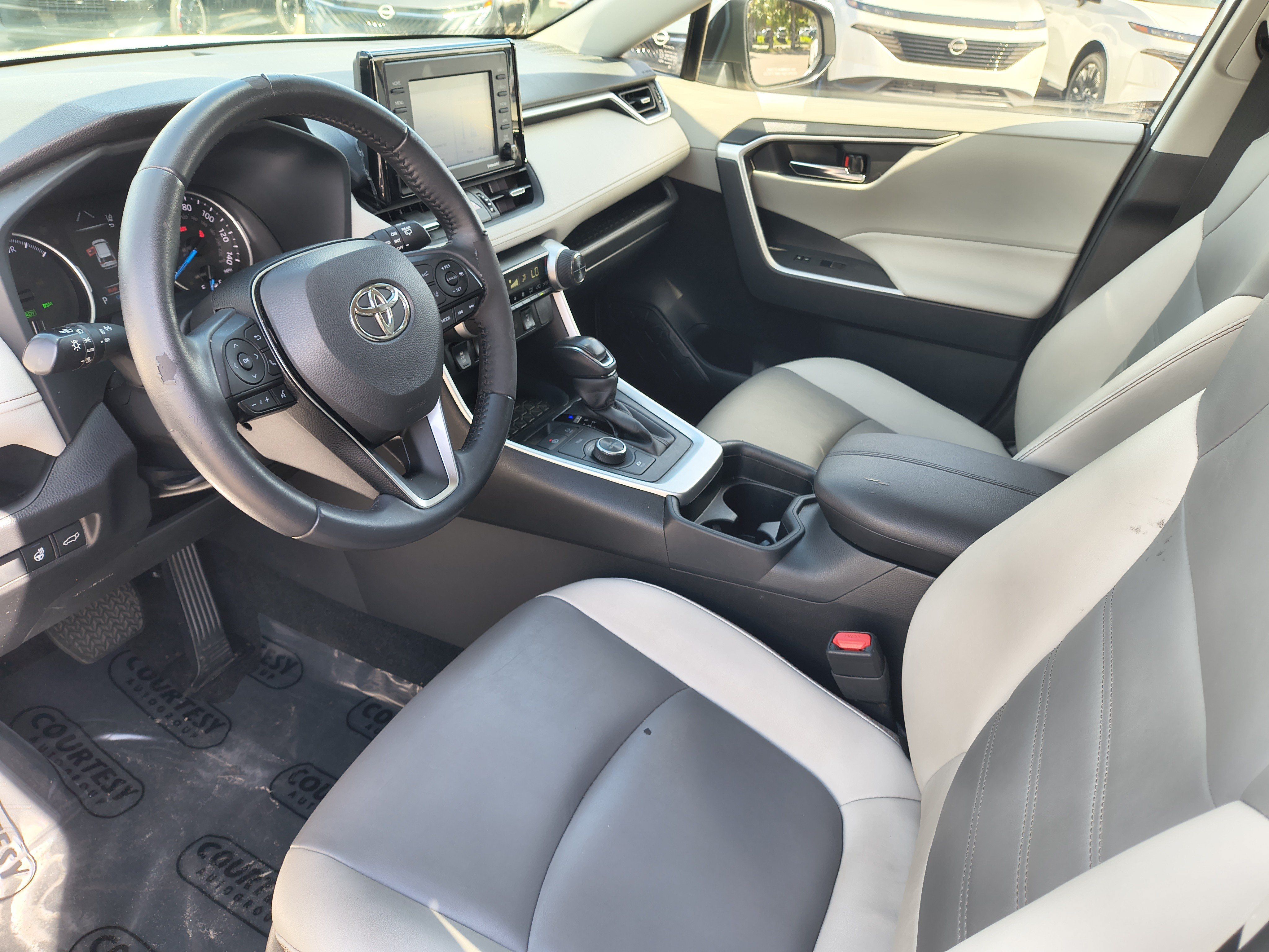 Used 2021 Toyota RAV4 XLE Premium AWD/4WD image 19