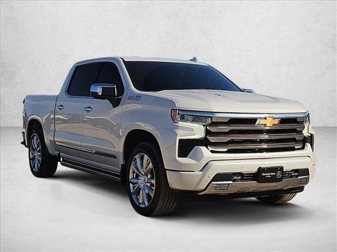 Used 2022 Chevrolet Silverado 1500 High Country w/ High Country Premium Package AWD/4WD image 3