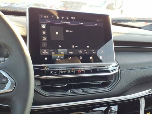 New 2026 Jeep Compass Latitude image 8