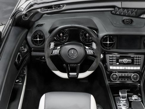Used 2015 Mercedes-Benz SL 63 AMG w/ Driver Assistance Package image 8