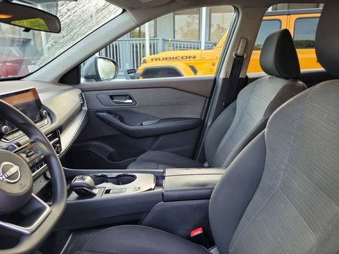 Used 2023 Nissan Rogue SV image 14