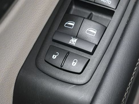 Used 2024 Chrysler Pacifica Touring-L FWD image 14