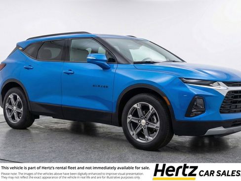 Used 2025 Chevrolet Blazer LT FWD image 1