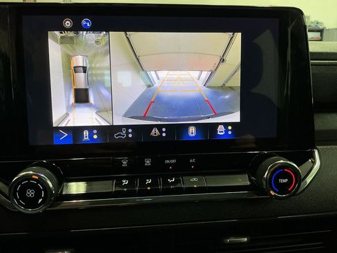 Used 2023 Chevrolet Colorado Trail Boss w/ Technology Package AWD/4WD image 18