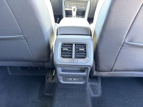 New 2026 Volkswagen Taos SE image 20