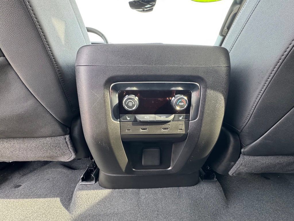 Used 2026 Chevrolet Tahoe Premier AWD/4WD image 36