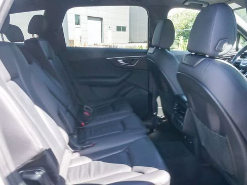 Used 2023 Audi Q7 Premium w/ Convenience Package image 15
