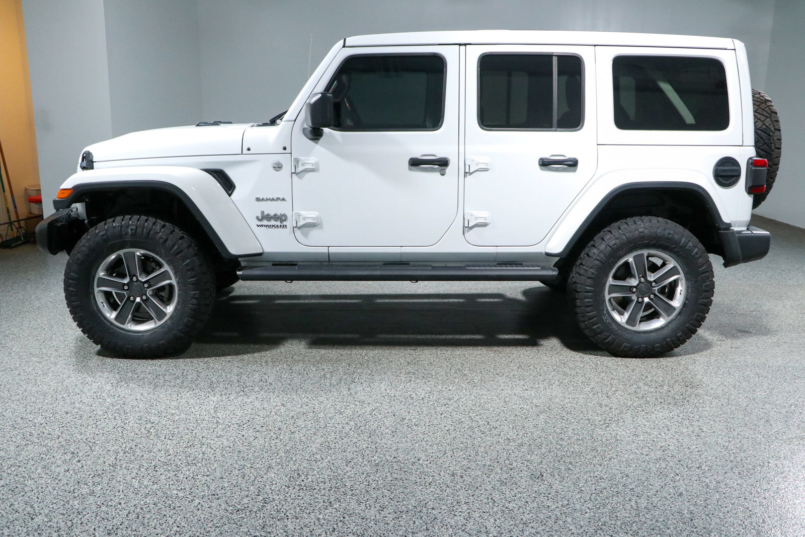 Used 2021 Jeep Wrangler Unlimited Sahara AWD/4WD image 11
