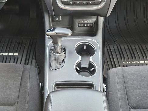 Used 2019 Dodge Durango SXT w/ 3rd Row Seating Group RWD image 12