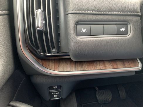 New 2026 Nissan Armada SL w/ Captain's Chari Seat Package image 19