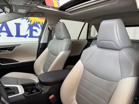 Used 2019 Toyota RAV4 XLE Premium image 27