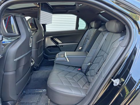 Used 2023 BMW 740i w/ Executive Package RWD image 55