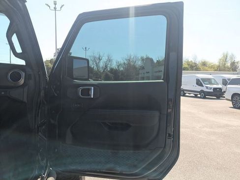 Used 2018 Jeep Wrangler Unlimited Rubicon image 30