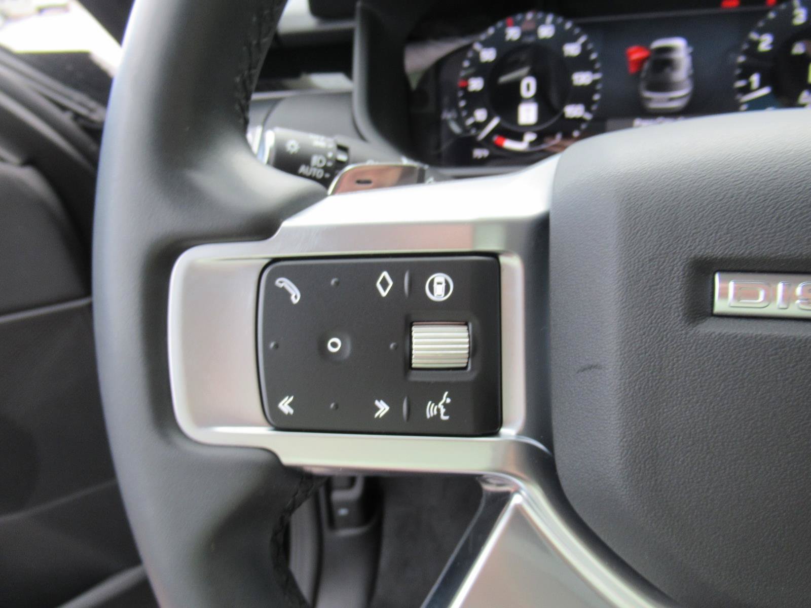 Used 2024 Land Rover Discovery S AWD/4WD image 23