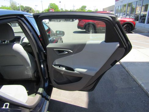 Used 2020 Chevrolet Malibu LT FWD image 12