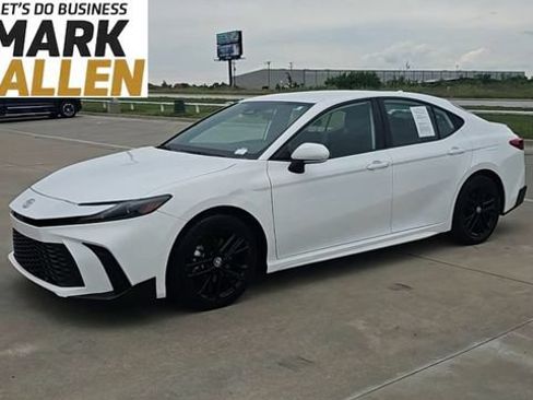 Used 2025 Toyota Camry SE FWD image 4