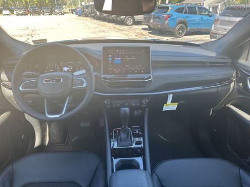 New 2025 Jeep Compass Latitude w/ Sun & Sound Group AWD/4WD image 13