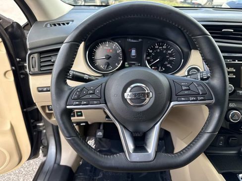 Used 2017 Nissan Rogue SV image 44