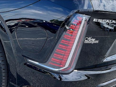 Certified 2025 Cadillac Escalade IQ Luxury 2 w/ LPO, Premium Carpet Package AWD/4WD image 23