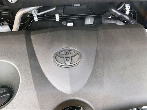 Used 2025 Toyota RAV4 XLE FWD image 33