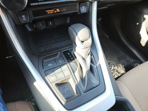 Used 2022 Toyota RAV4 LE image 24