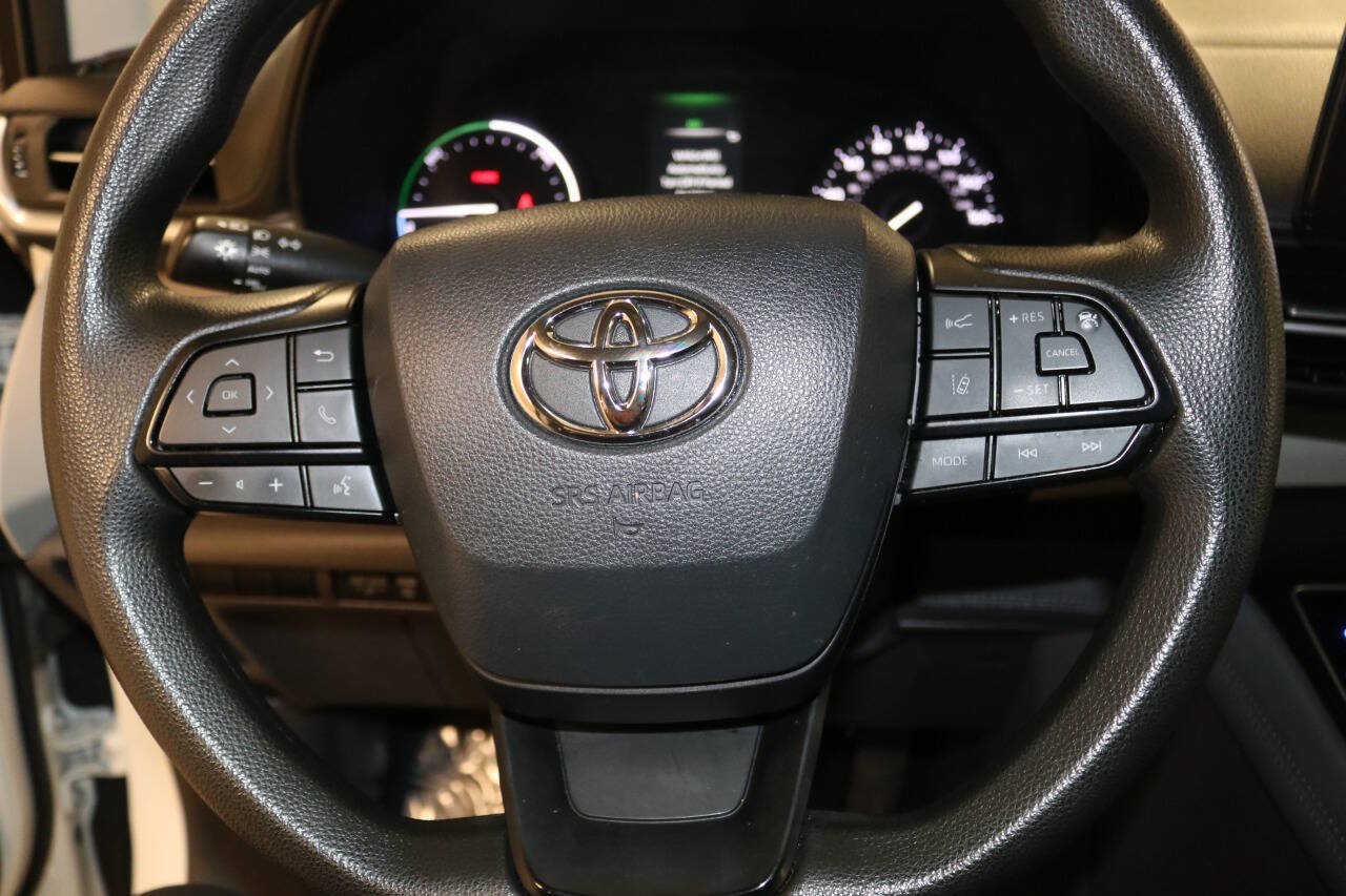 Used 2023 Toyota Sienna LE AWD/4WD image 27