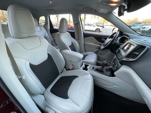 Used 2021 Jeep Cherokee Latitude Plus image 31