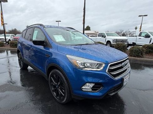 Used 2019 Ford Escape SE image 2