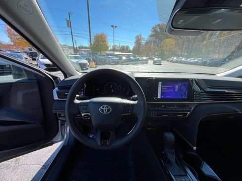 Used 2025 Toyota Camry LE image 32