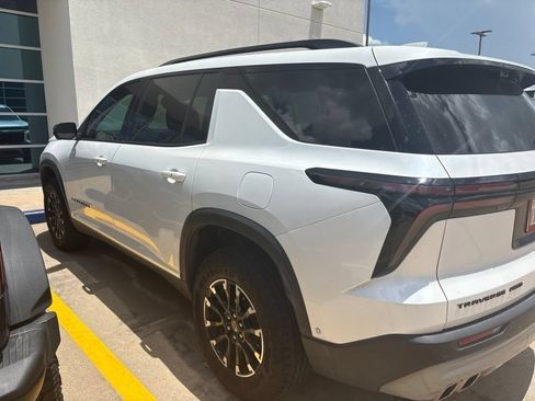 Used 2024 Chevrolet Traverse Z71 w/ Enhanced Driving Package AWD/4WD image 15