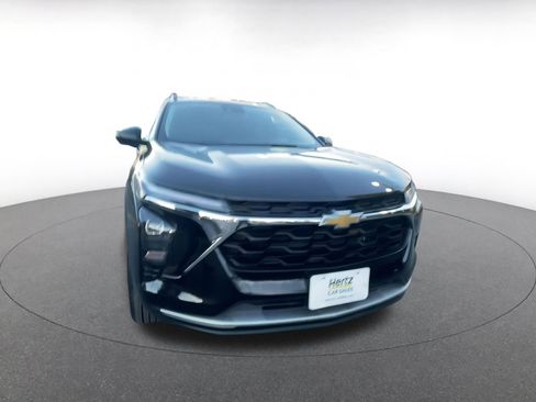 Used 2025 Chevrolet Trax LT image 3