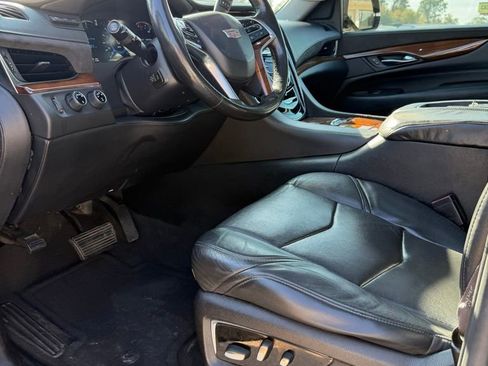 Used 2016 Cadillac Escalade ESV Luxury image 20