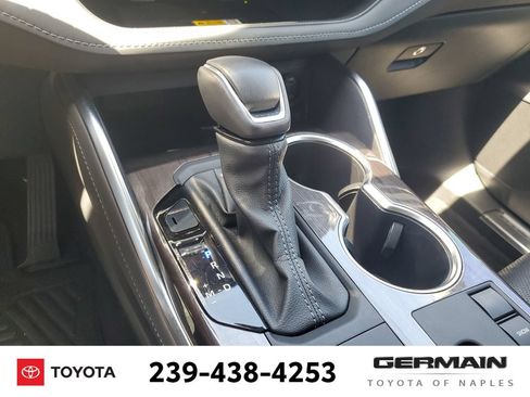 Certified 2024 Toyota Highlander Platinum FWD image 27