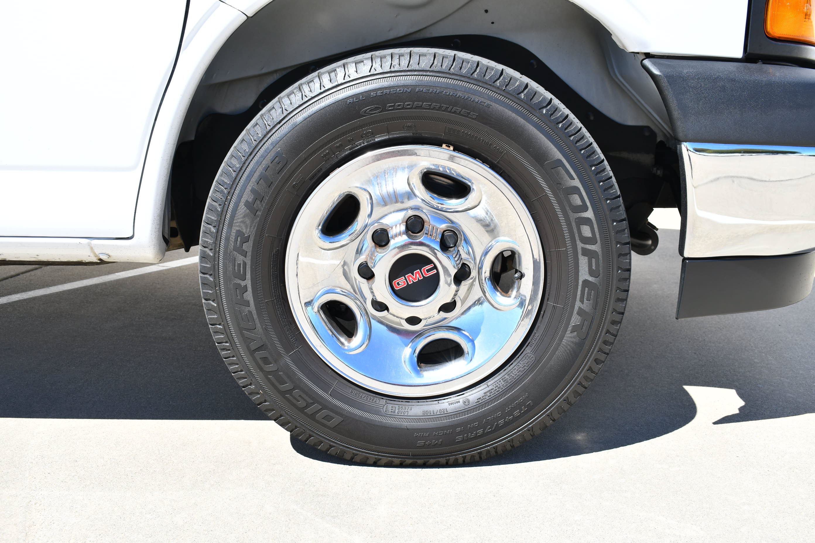 Used 2018 GMC Savana 2500 w/ Driver Convenience Package RWD image 4