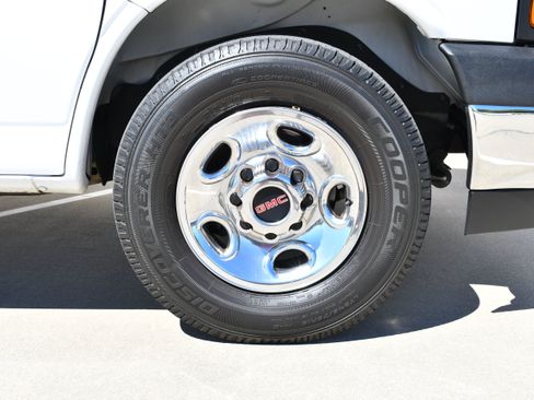 Used 2018 GMC Savana 2500 w/ Driver Convenience Package RWD image 4