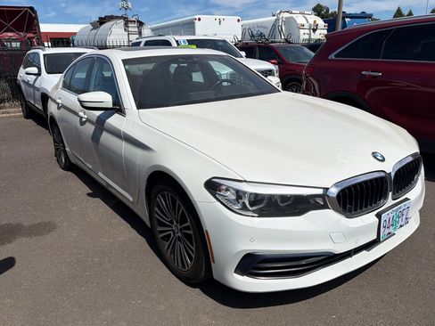 Used 2020 BMW 530i xDrive w/ Convenience Package AWD/4WD image 2